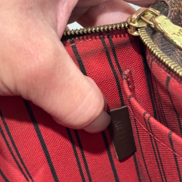 Louis Vuitton Neverfull MM Pochette in Damier Ebene in Excellent Condition - Picture 9 of 9